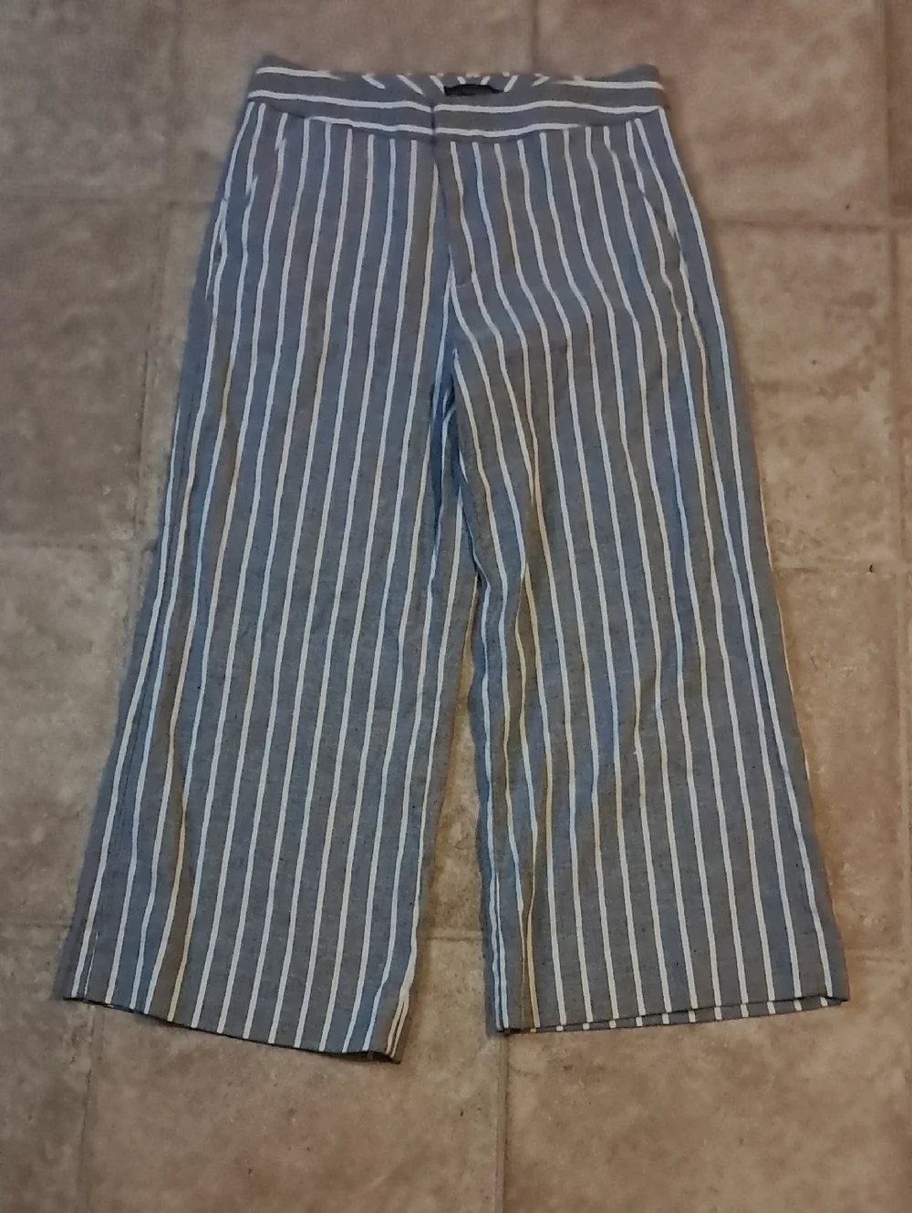 Banana Republic Navy and White Linen/Cotron Blend Striped Wide Leg Cropped Pants